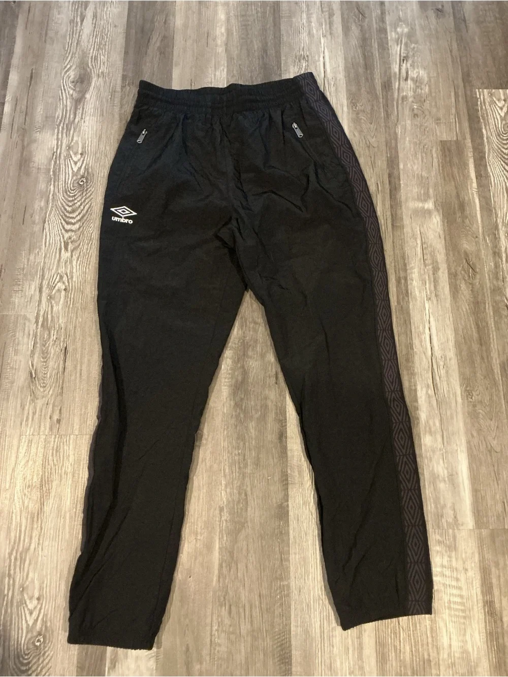 Umbro Men’s Sweeper Crinkle Nylon Track Pants Black Double Diamond Side Size M
